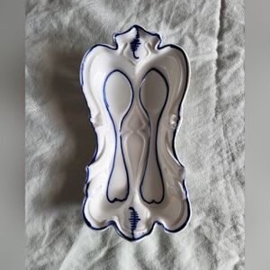 vintage blue and white spoon rest.